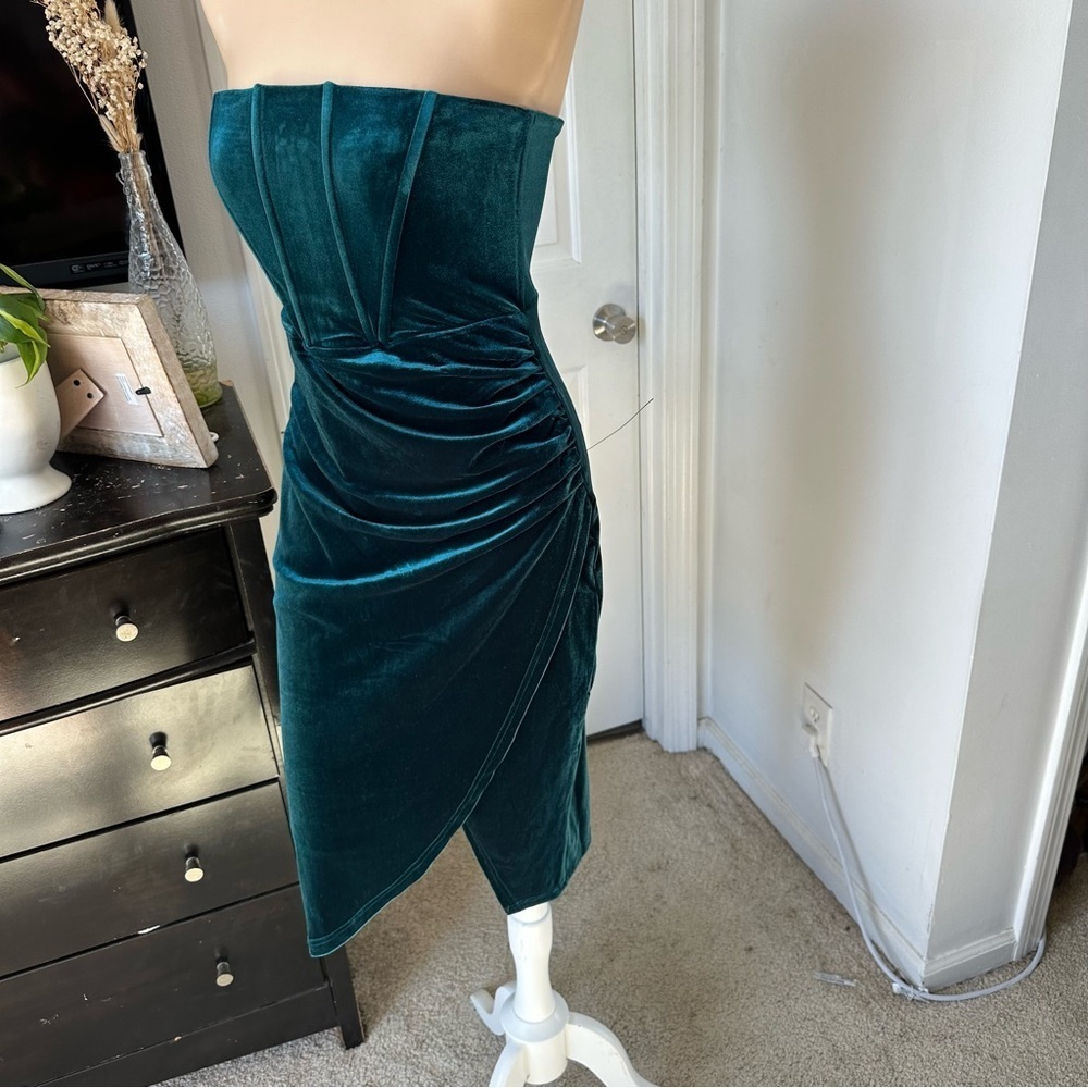 LULU’S GLAMOROUS CELEBRATIONS VELVET STRAPLESS TULIP DRESS - Picture 12 of 14